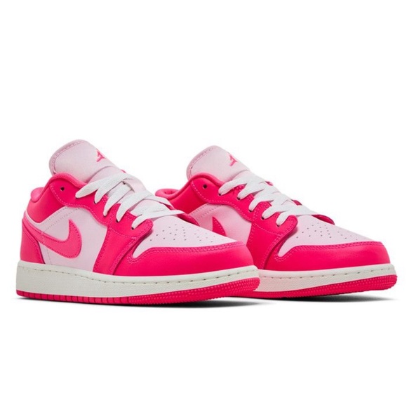 Jordan 1 low
'Valentine’s Day'
Brand new - Picture 10 of 11